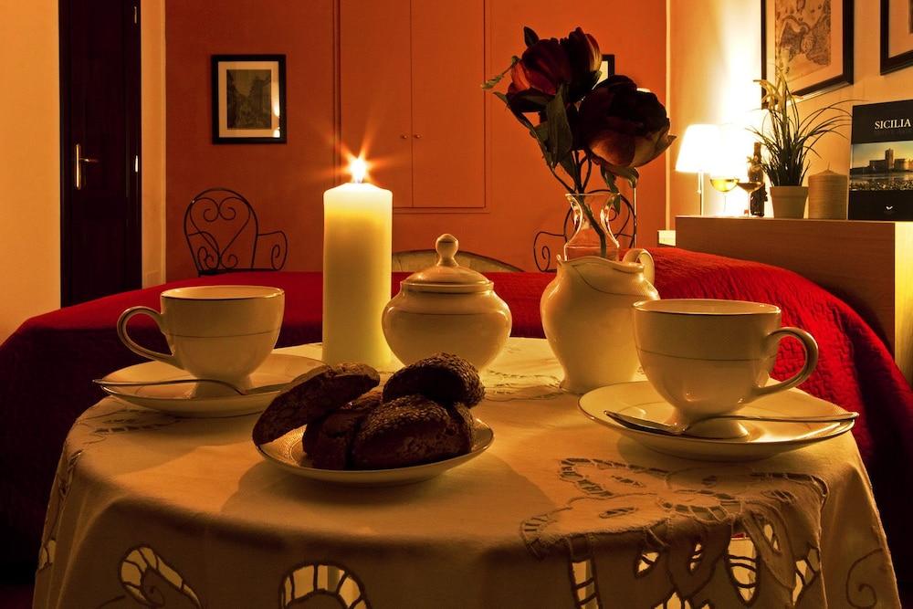 B&B Cortile Di Venere Trapani Eksteriør billede